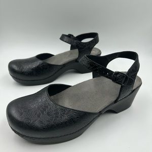 Dansko Sam Tooled Black Leather Mary Jane Clogs Size 10.5-11  Buckle Ankle EU 41